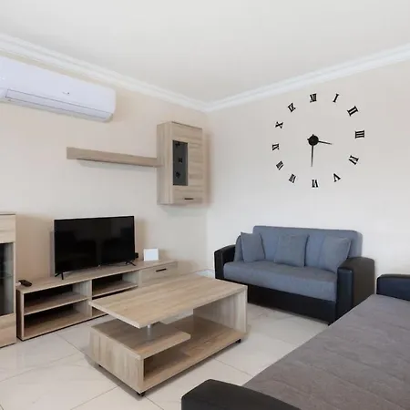 Apartment Beautiful Opposite Qawra Promenade & Wifi By 360 Estates *